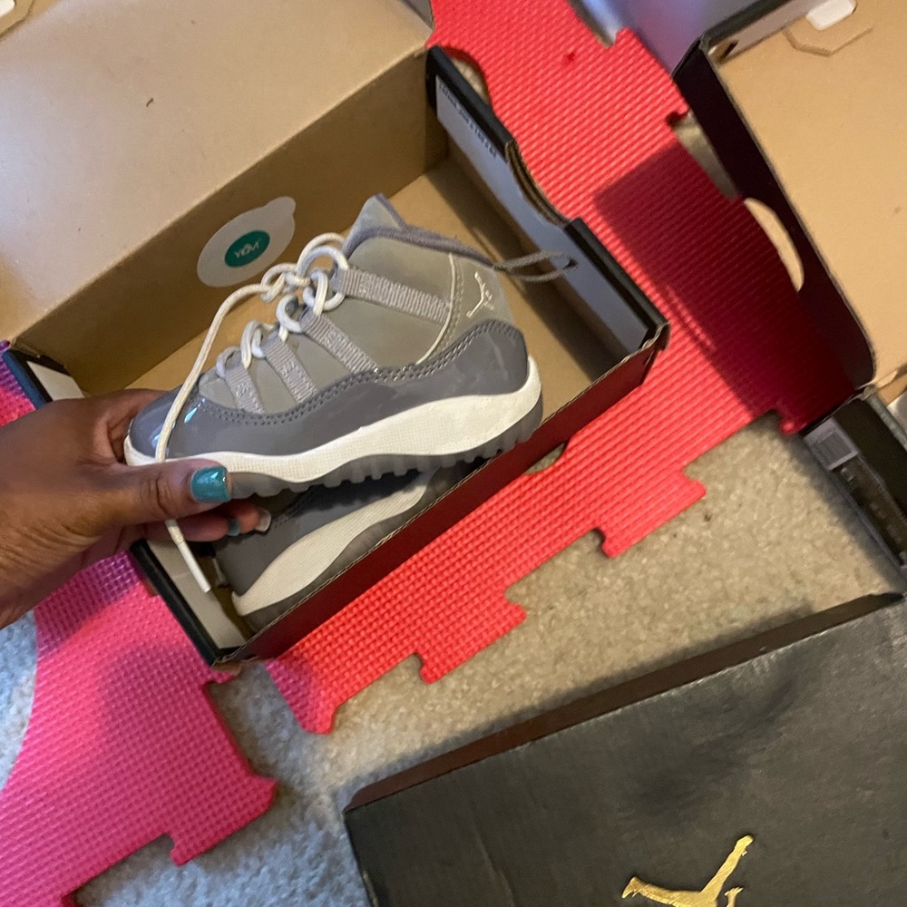 Jordan Kids Sneakers in Gray and White